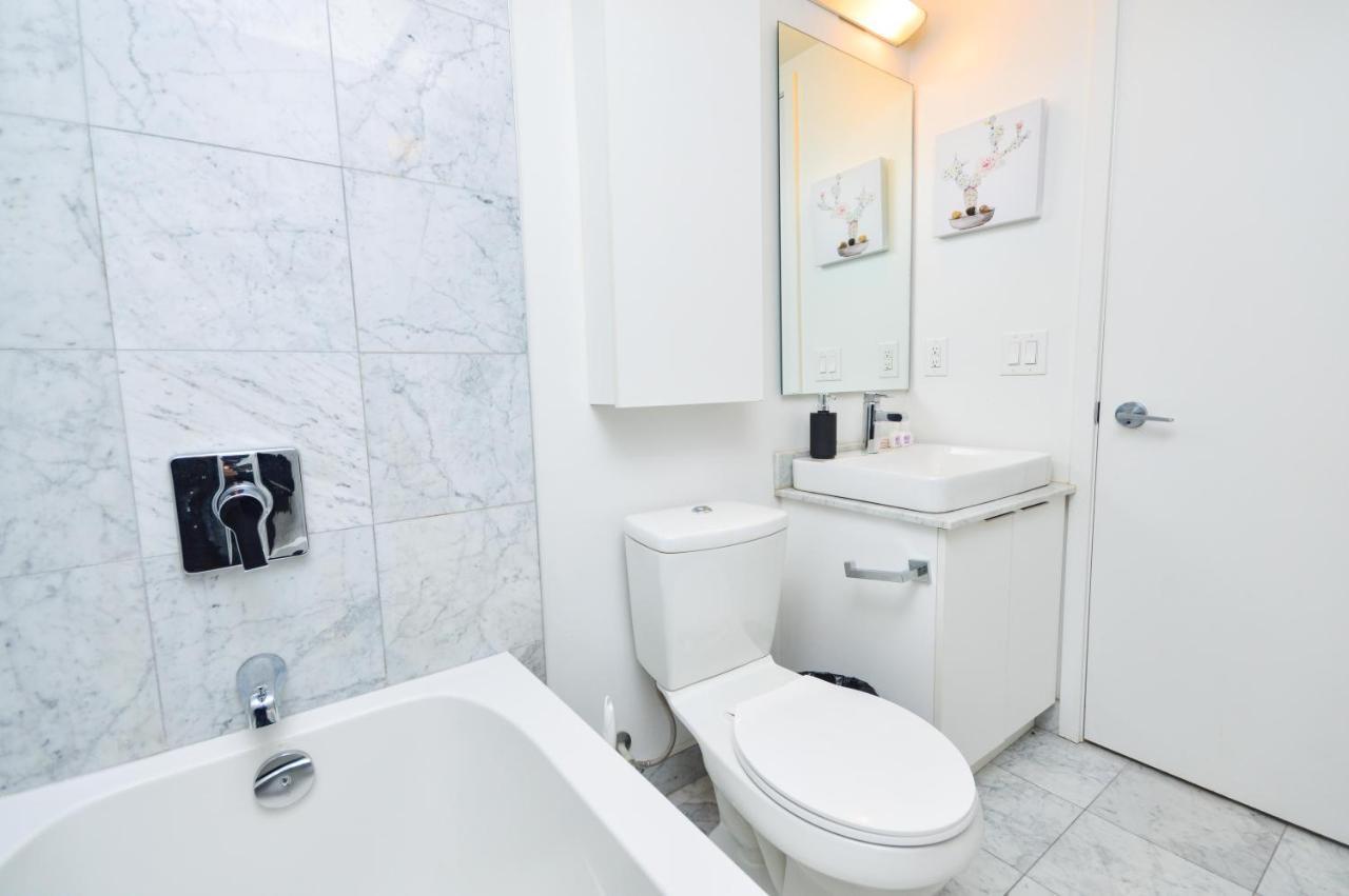 Downtown Toronto Condo Near Cn Tower, Mtcc, Rogers Center , Union Station Exterior photo